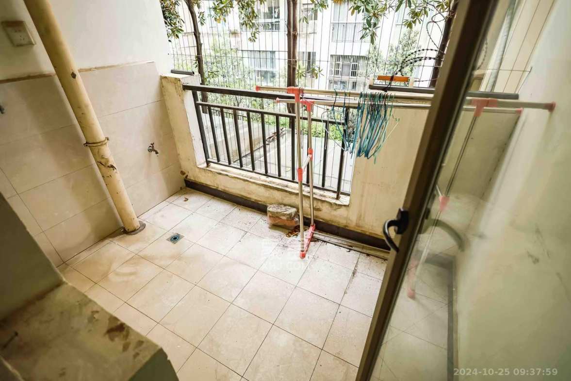 卓越蔚蓝海岸二期  4室2厅2卫    2300.0元/月室内图