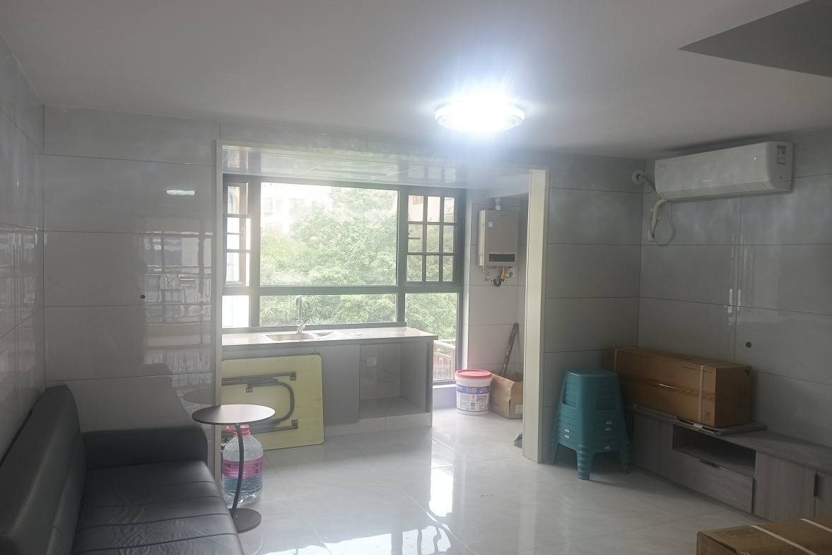 中甸.龙雲台  2室1厅1卫    1200.0元/月室内图1