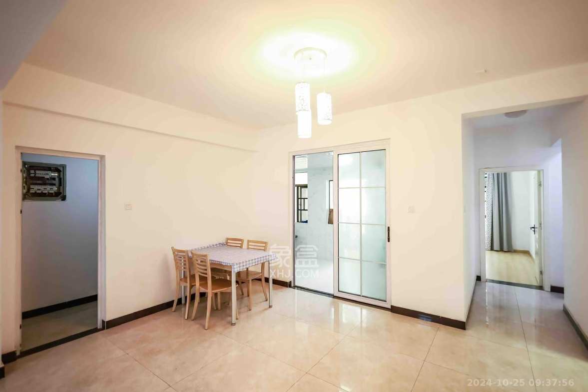 卓越蔚蓝海岸二期  4室2厅2卫    2300.0元/月室内图