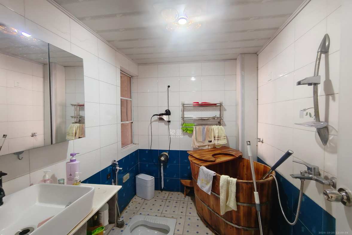 博雅湘水湾  4室3厅2卫   2000.00元/月室内图