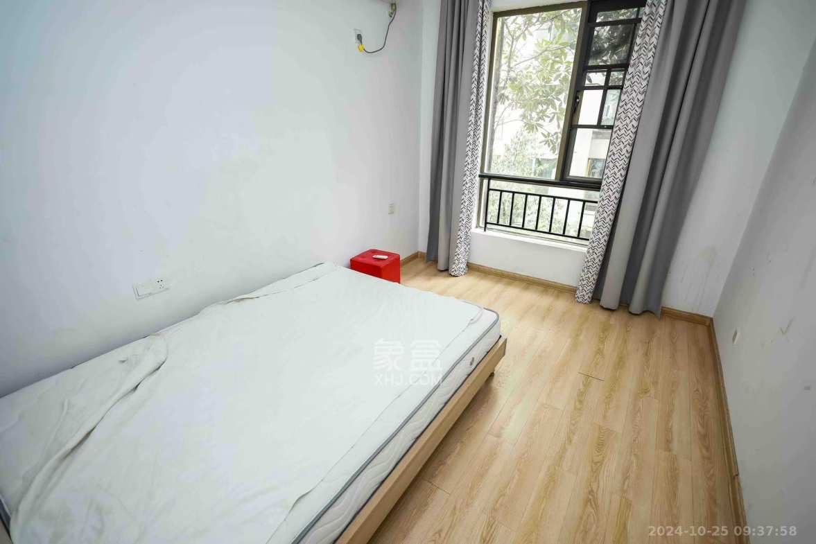 卓越蔚蓝海岸二期  4室2厅2卫    2300.0元/月室内图