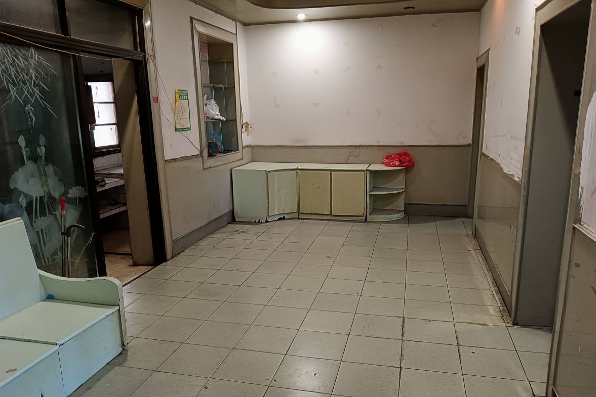 市检察院(贤童街)  5室1厅1卫    700.0元/月室内图1