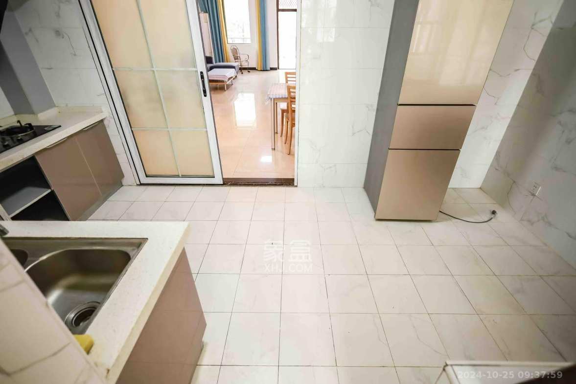 卓越蔚蓝海岸二期  4室2厅2卫    2300.0元/月室内图