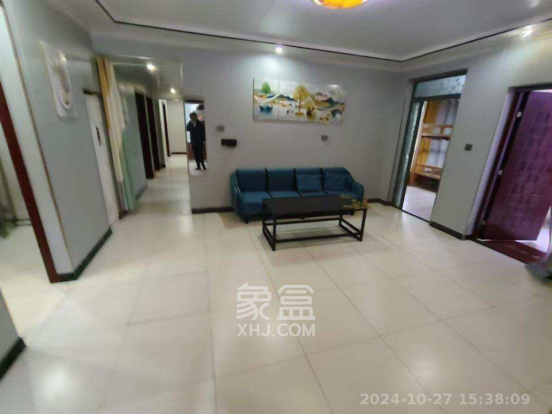 东方芙蓉  4室2厅2卫   3600.00元/月室内图1
