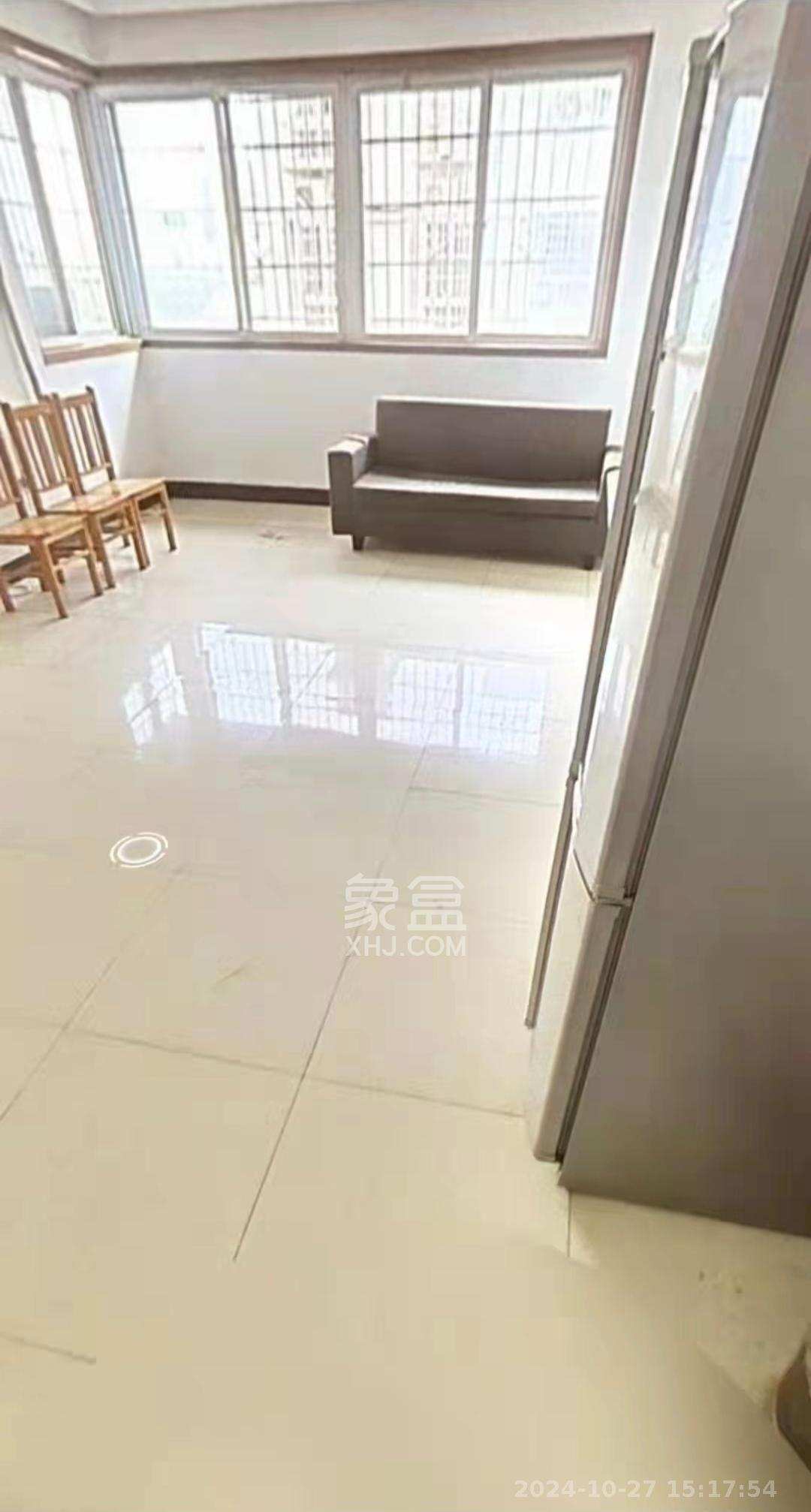 高桥新二号小区  3室1厅1卫   2300.00元/月室内图1