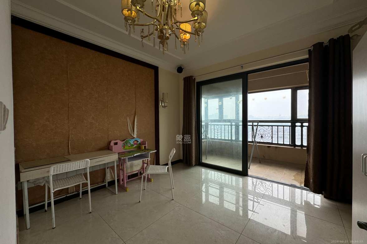 恒大江湾  3室1厅1卫   2300.00元/月室内图1