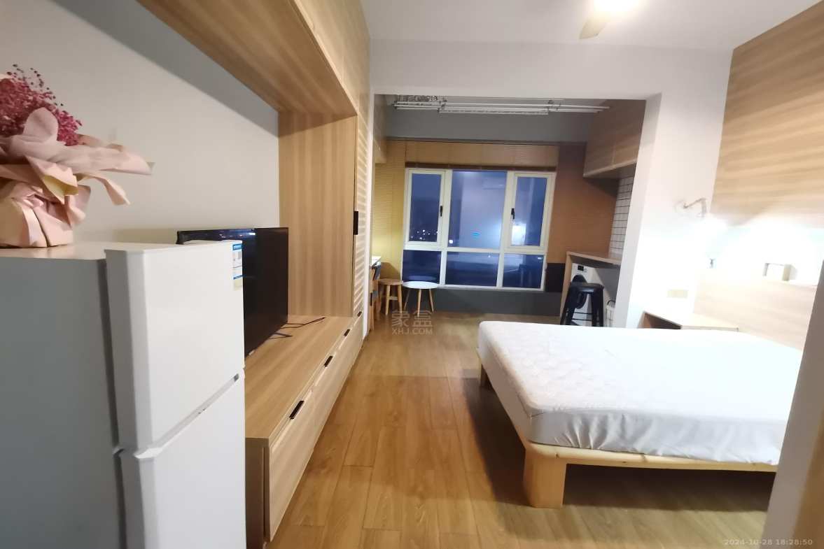 庐山一号  1室1厅1卫   1400.00元/月室内图1