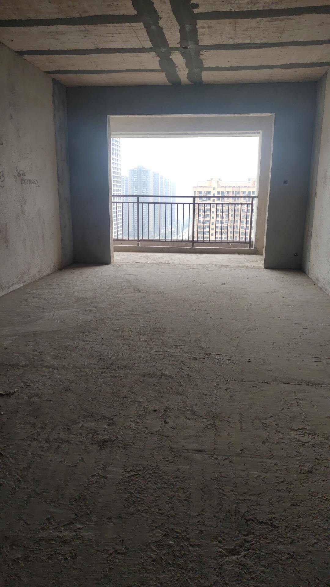 中甸.龙雲台  4室2厅2卫   80.00万客厅