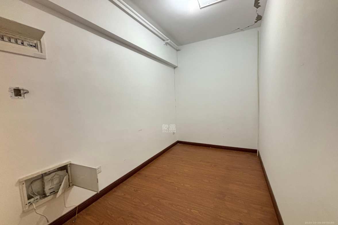 中建芙蓉嘉苑  1室2厅1卫   4100.00元/月室内图