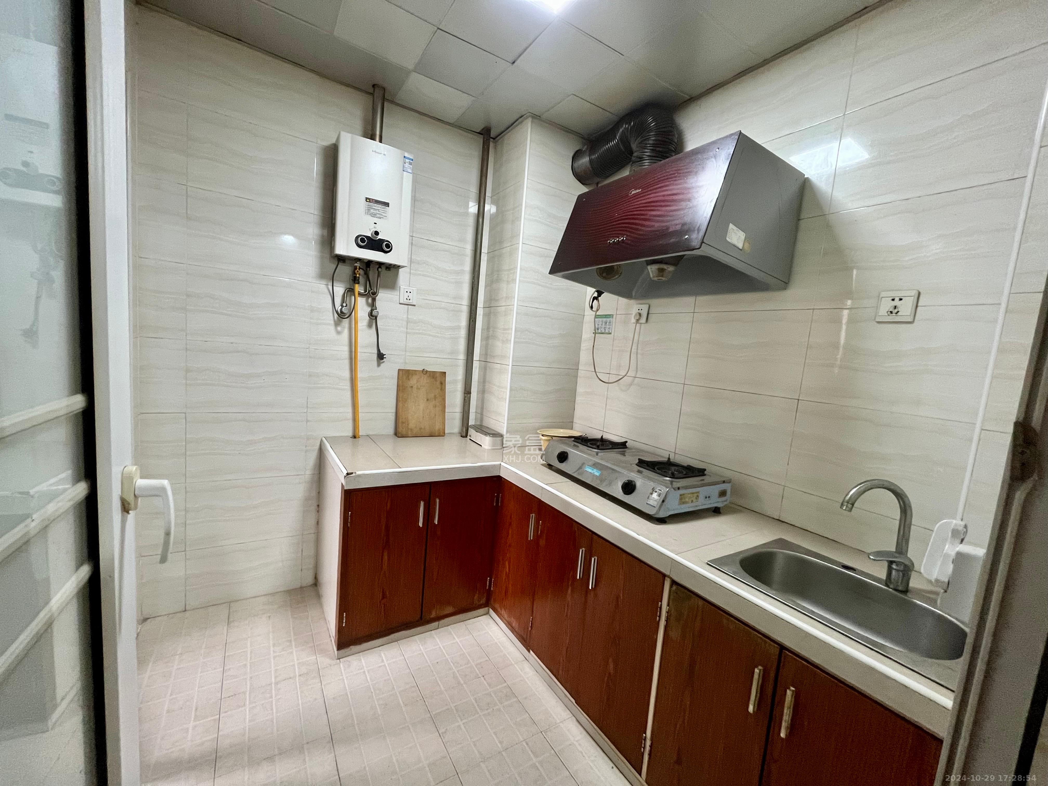 德庆水韵山城  2室2厅1卫    2000.0元/月