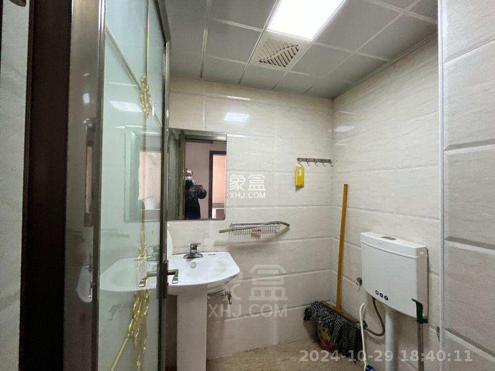 华晨御园  5室2厅2卫   3000.00元/月室内图