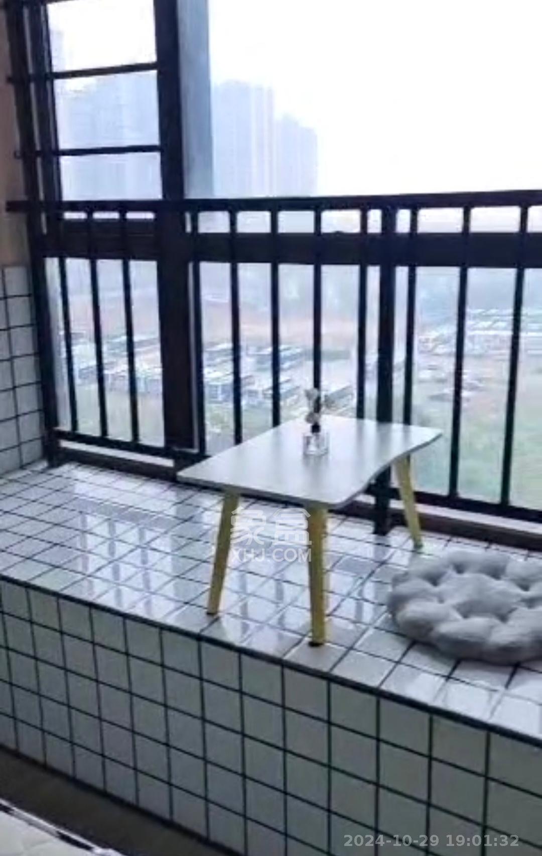 水岸世景  1室2厅2卫   1000.00元/月