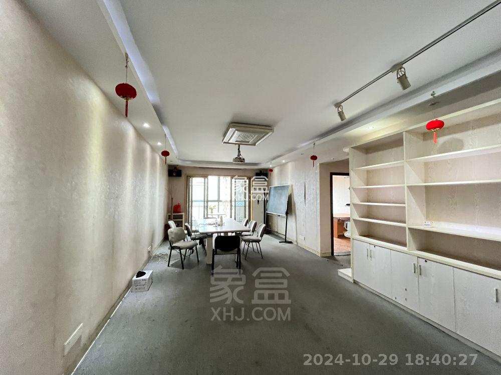 华晨御园  5室2厅2卫   3000.00元/月室内图