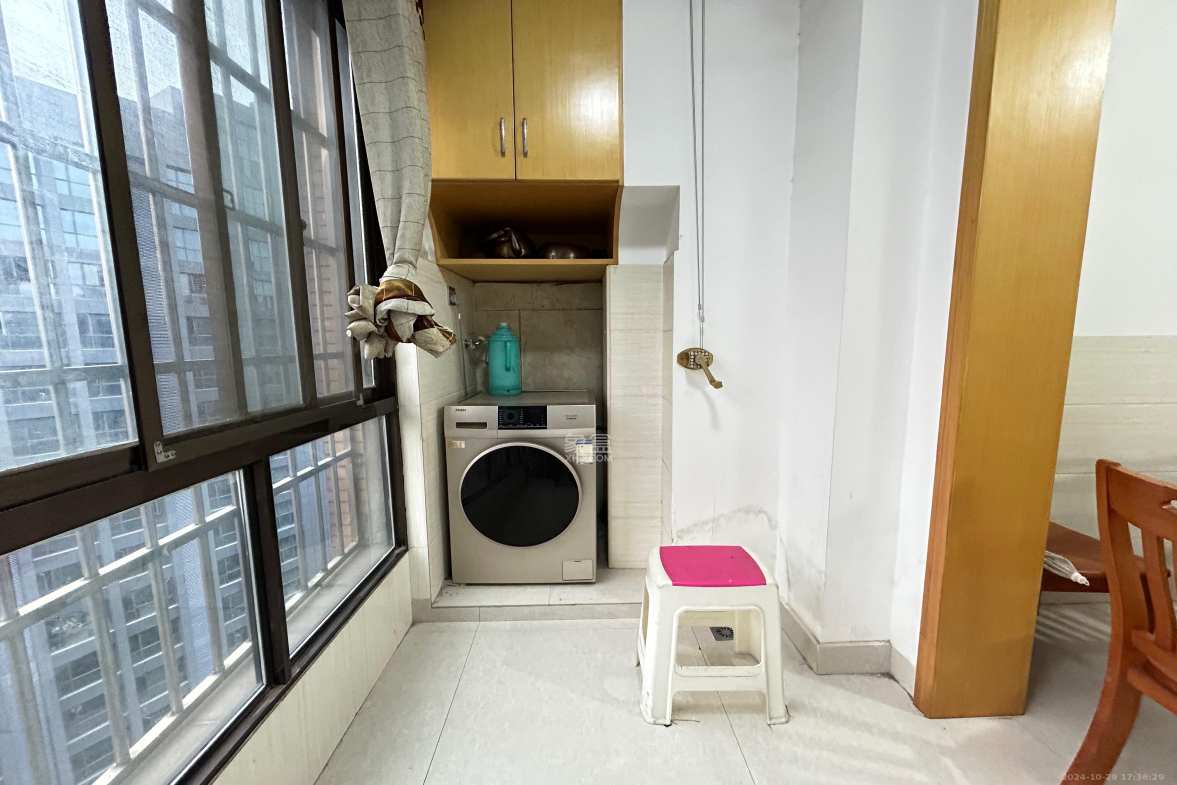 东方航标  3室2厅2卫   2200.00元/月室内图