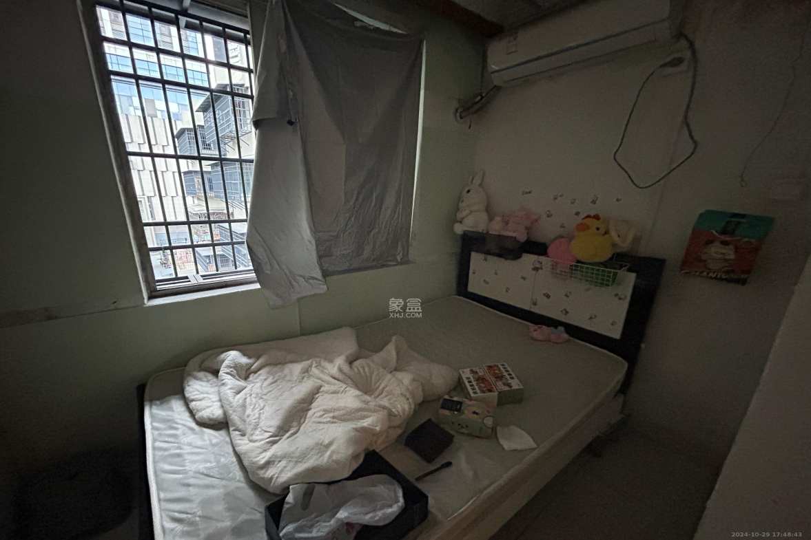 坡子街综合楼  3室1厅1卫   3700.00元/月室内图