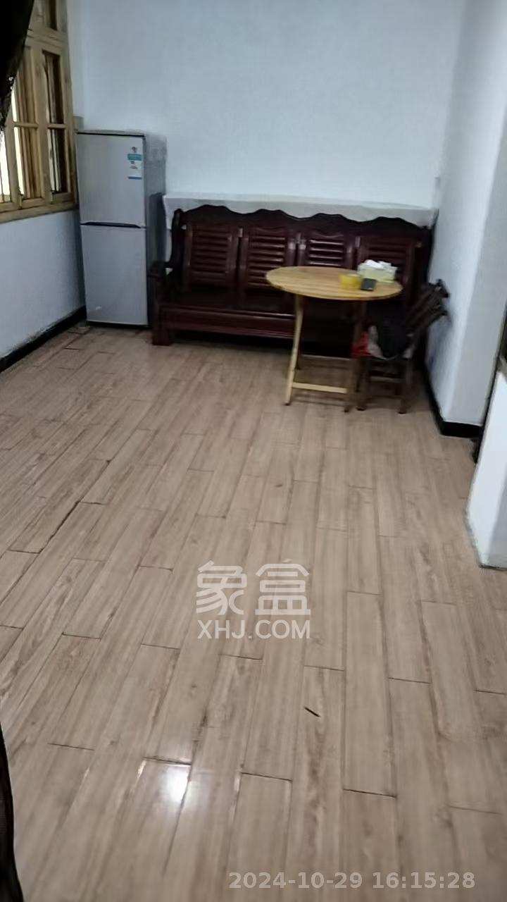 长钢社区（半边山宿舍区）  1室1厅1卫   900.00元/月室内图