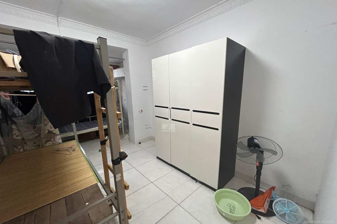 坡子街综合楼  3室1厅1卫   3700.00元/月室内图