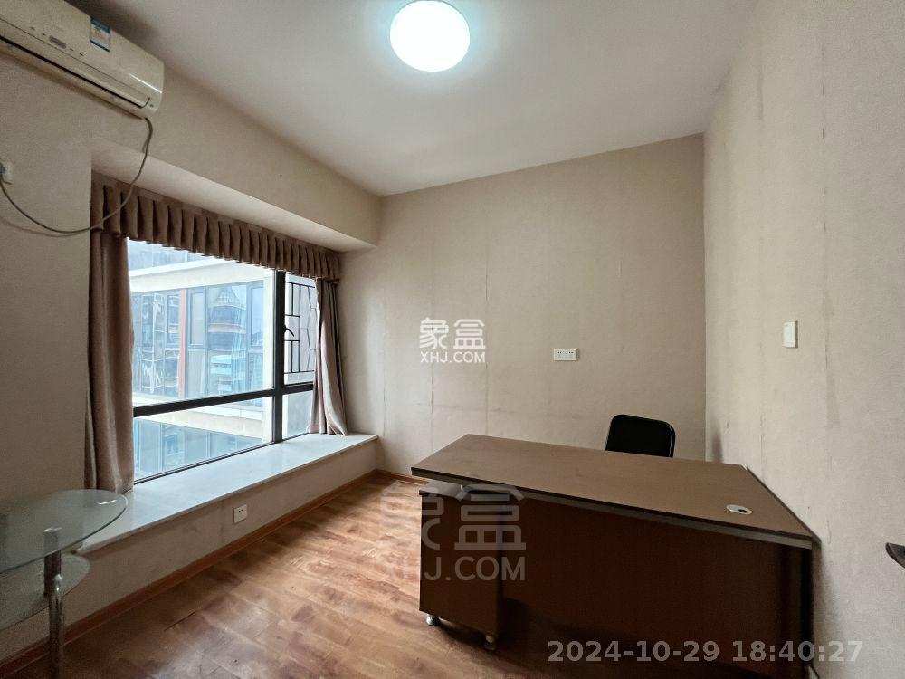华晨御园  5室2厅2卫   3000.00元/月室内图