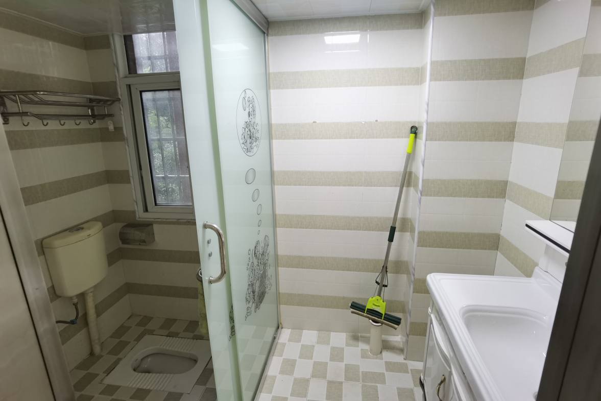 富厚名城  3室2厅2卫   1500.00元/月室内图