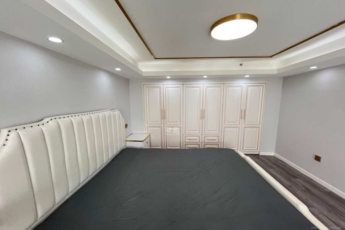 东盈商业广场(华泉城市广场)  1室1厅1卫    2500.0元/月 东盈商业广场(华泉城市广场)  1室1厅1卫    2500.0元/月室内图