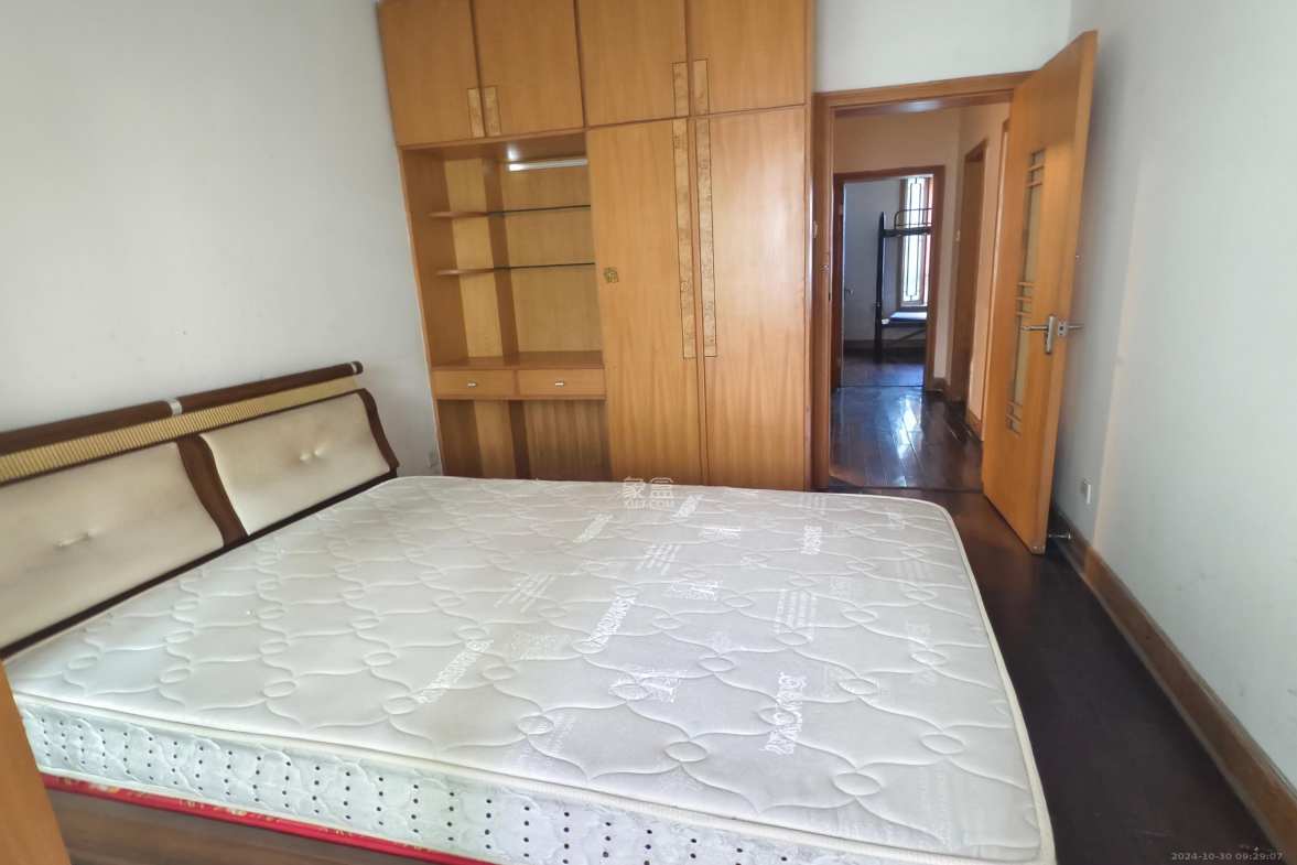 新华联家园  3室2厅2卫   3200.00元/月室内图