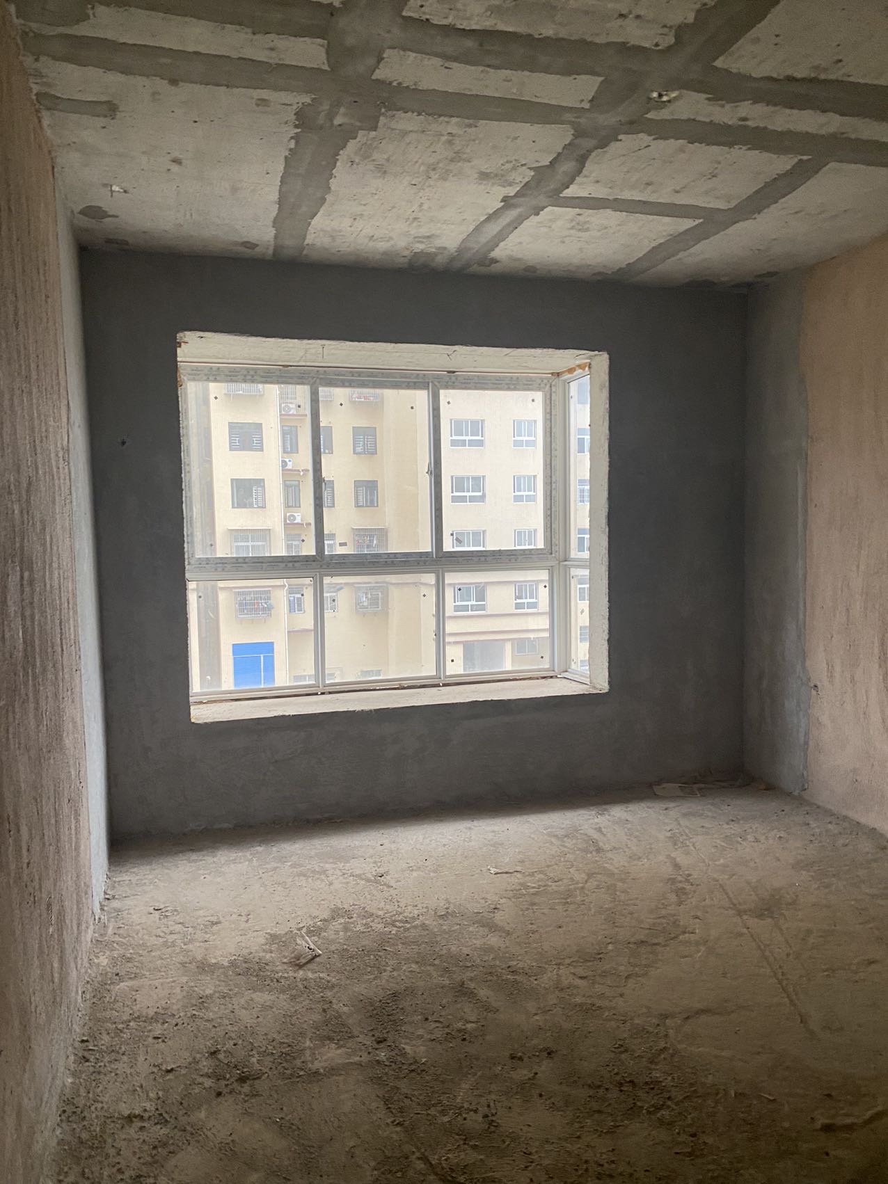 (马龙路)娄底技师学院教师住宅楼  4室2厅2卫    72.8万