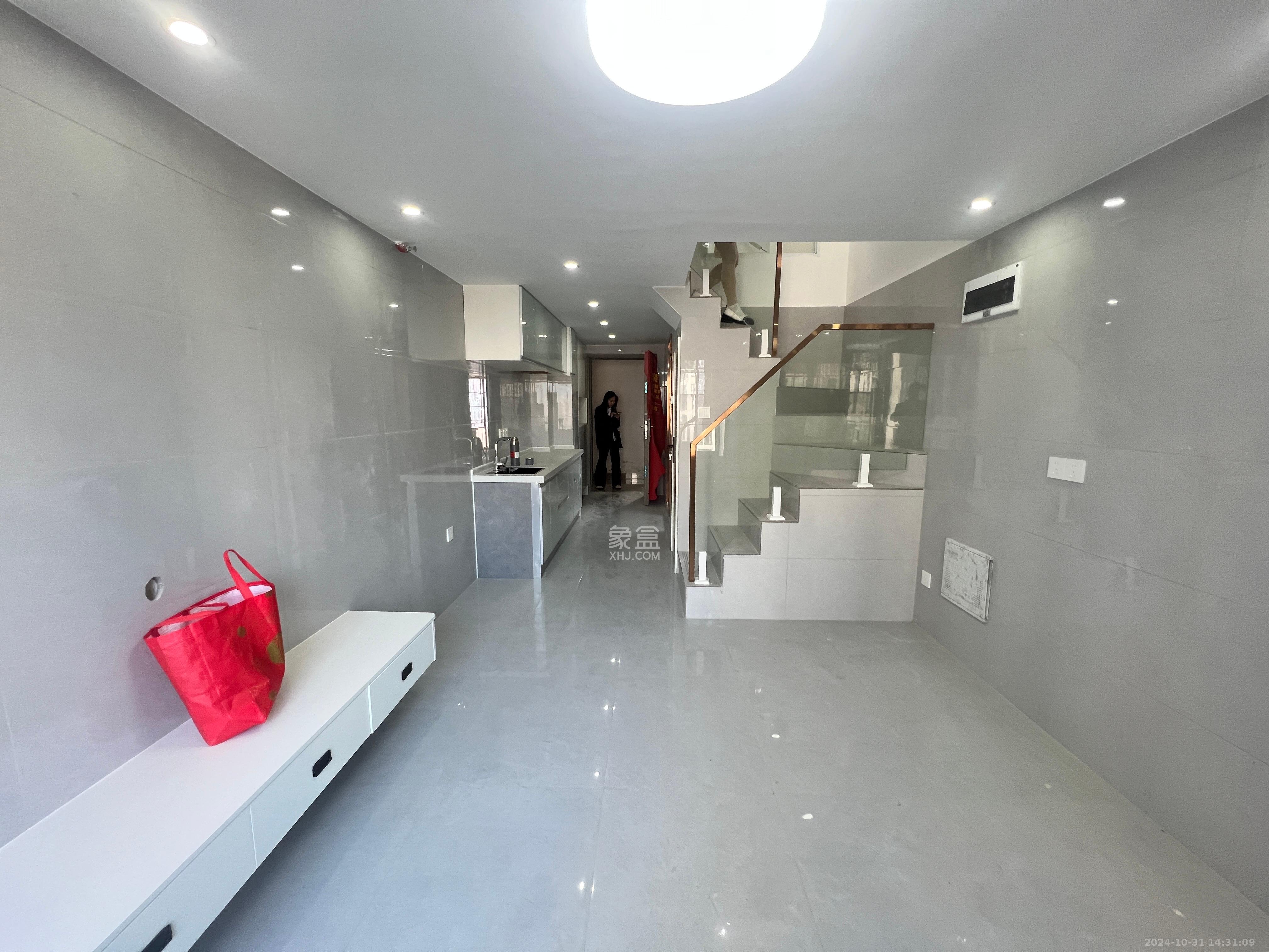 新城悦隽公园  1室1厅1卫    1800.0元/月