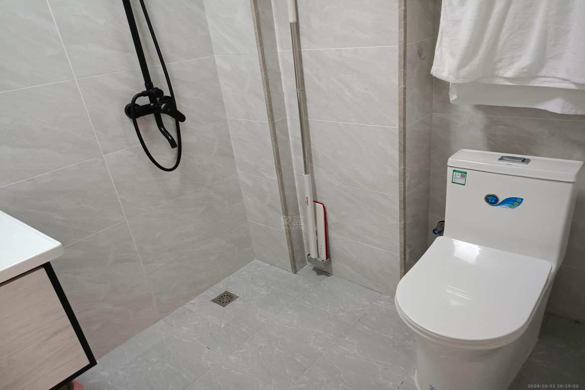 中泰财富湘江  1室4厅1卫   1650.00元/月室内图