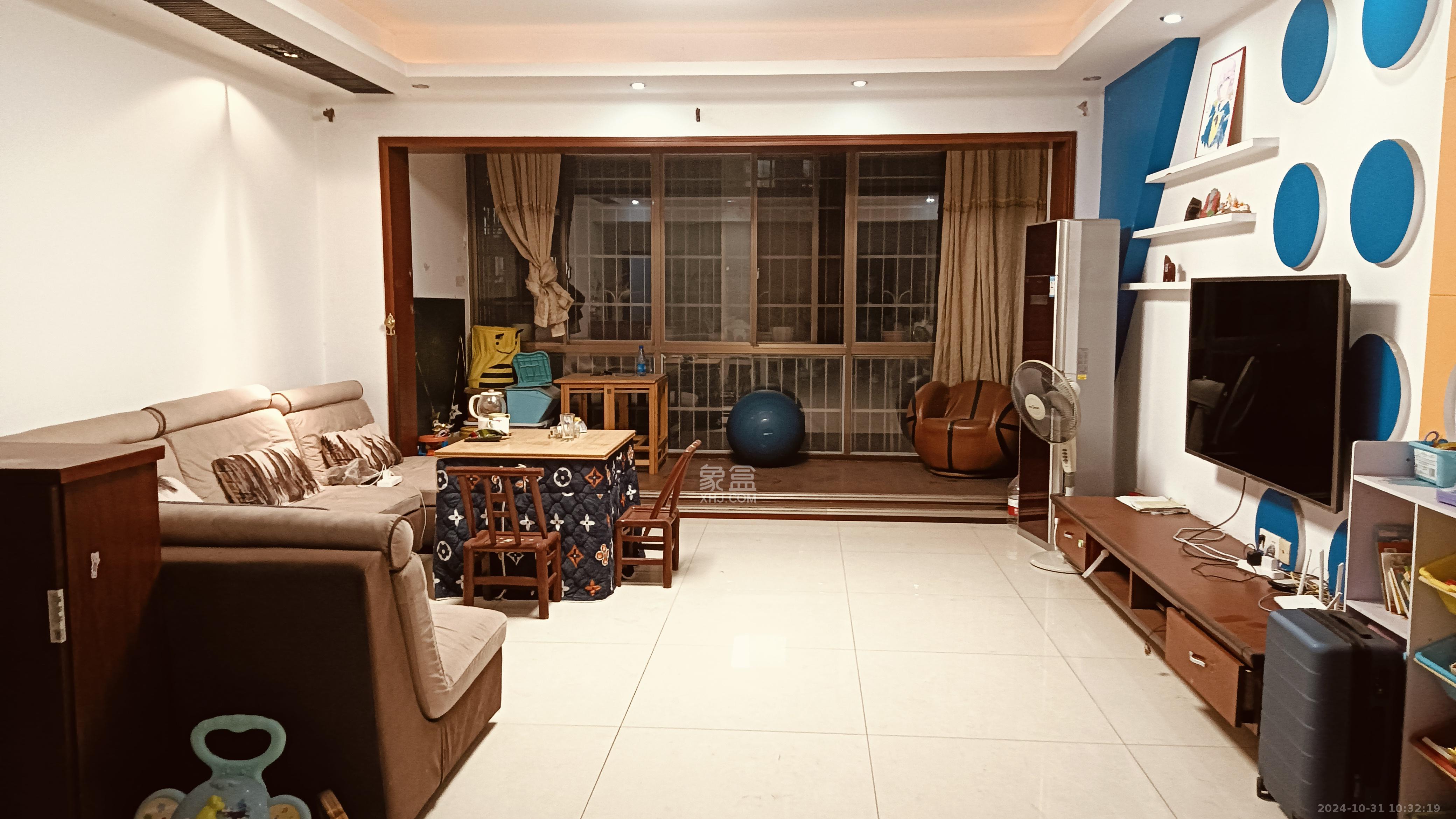 广泰家园  4室2厅2卫    2500.0元/月