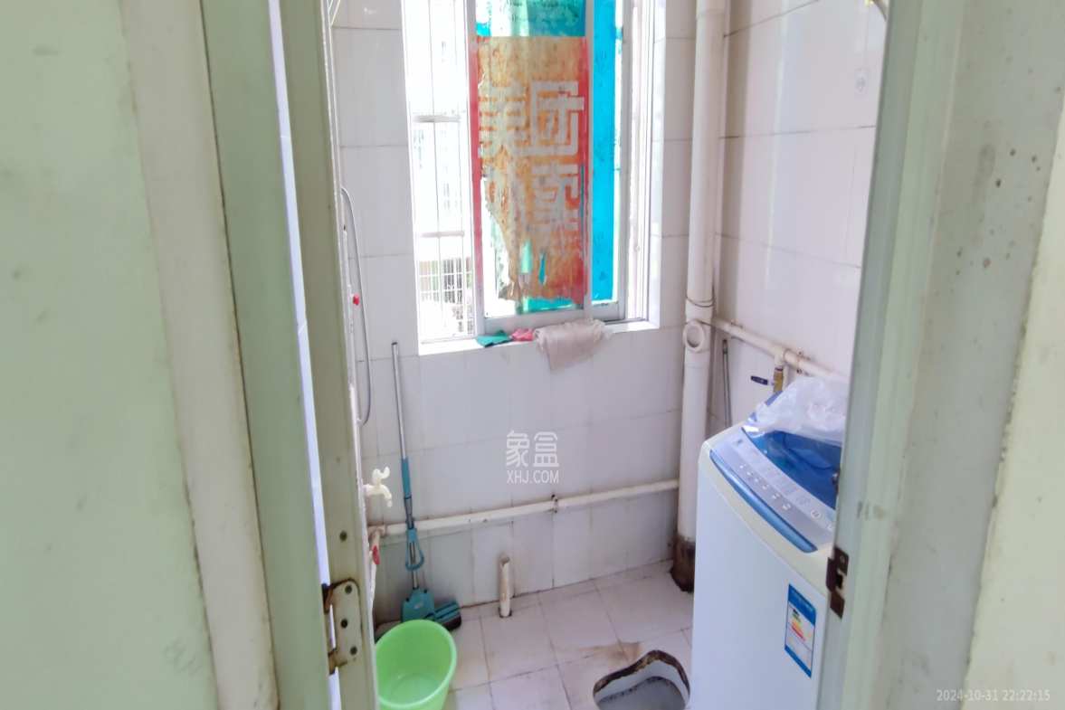 中南汽车世界  3室2厅2卫   1400.00元/月室内图1