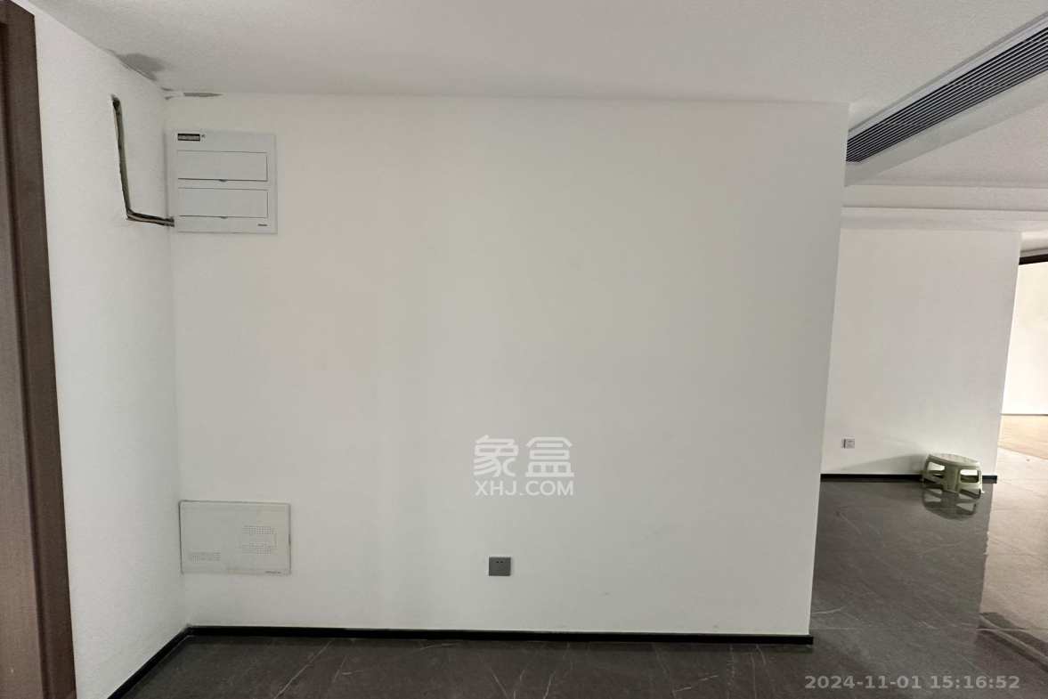中海寰宇天下  4室2厅2卫   3800.00元/月室内图