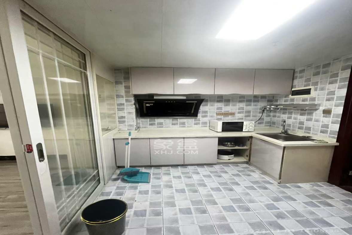 步行街大厦  1室1厅1卫   1500.00元/月室内图