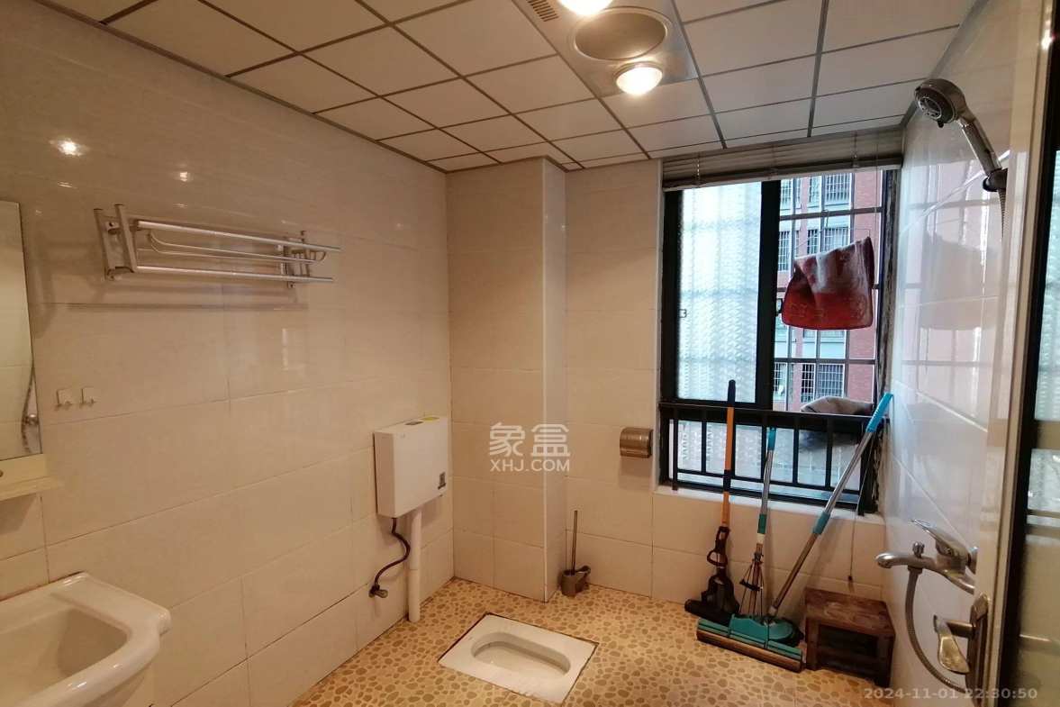 华润凤凰城二期  3室2厅1卫    2300.0元/月室内图