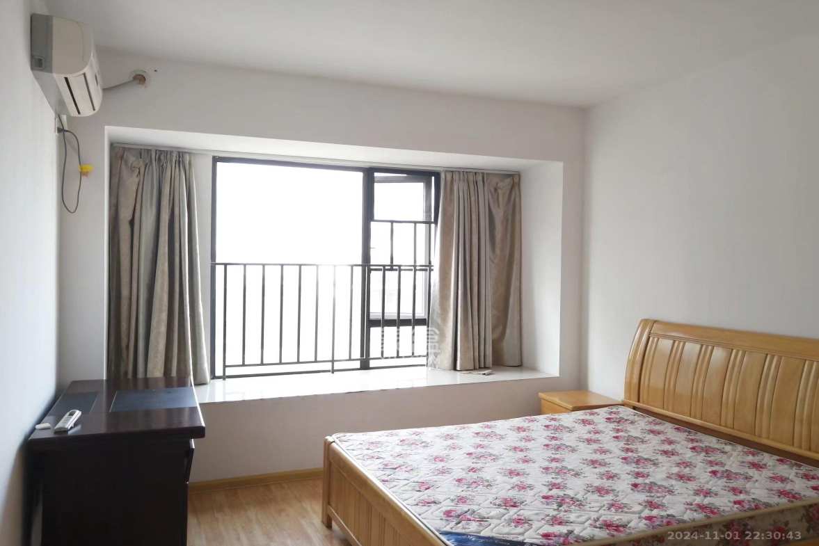 华润凤凰城二期  3室2厅1卫    2300.0元/月室内图