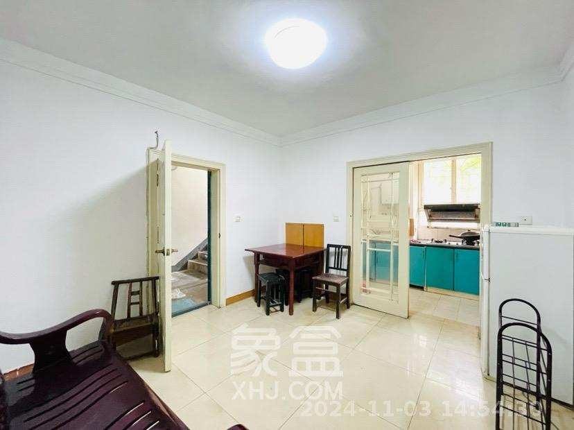 红旗区一片  3室2厅1卫    2400.0元/月室内图1