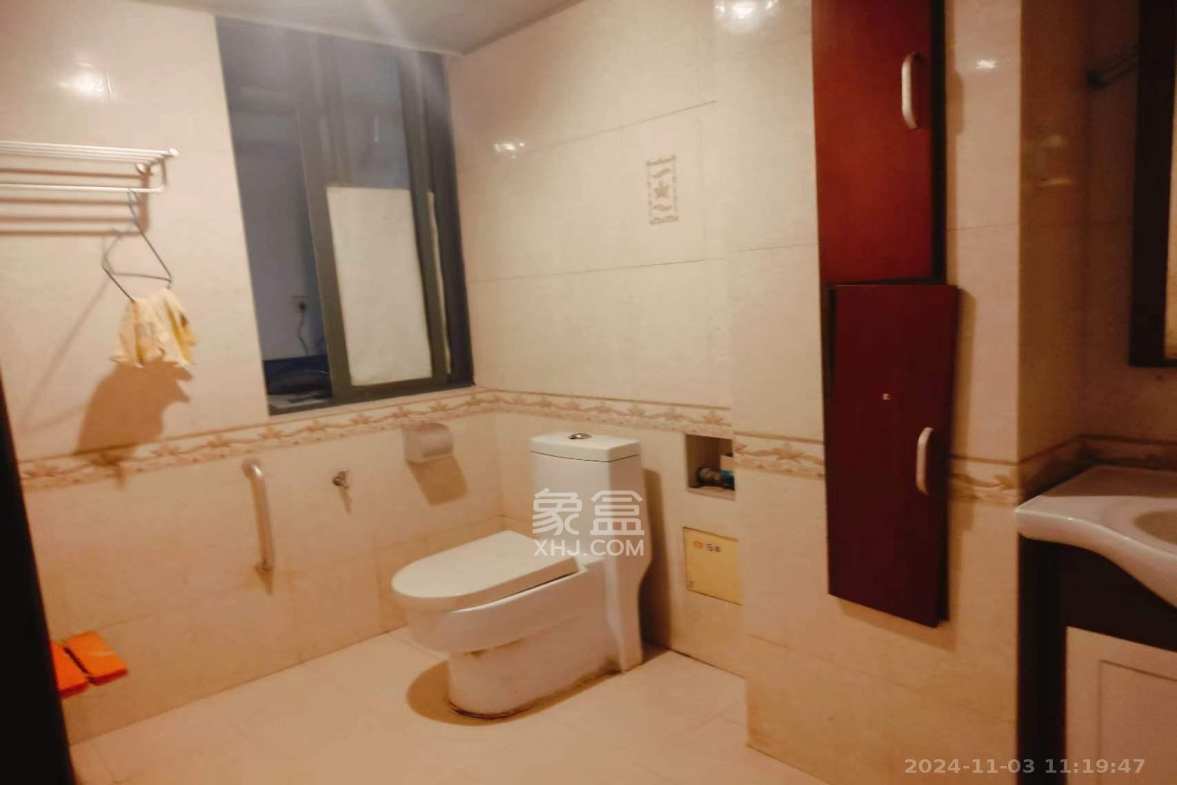 新时代广场  3室1厅1卫   2200.00元/月室内图