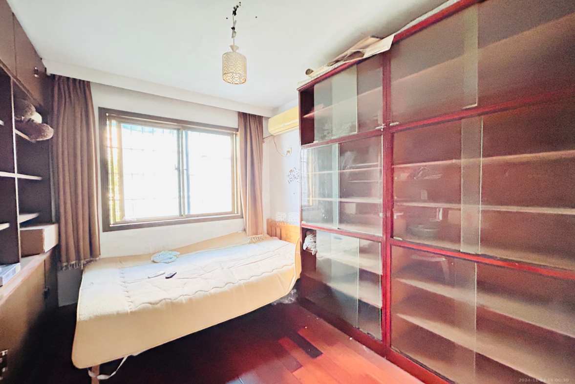 西南明苑  4室2厅2卫   2500.00元/月室内图