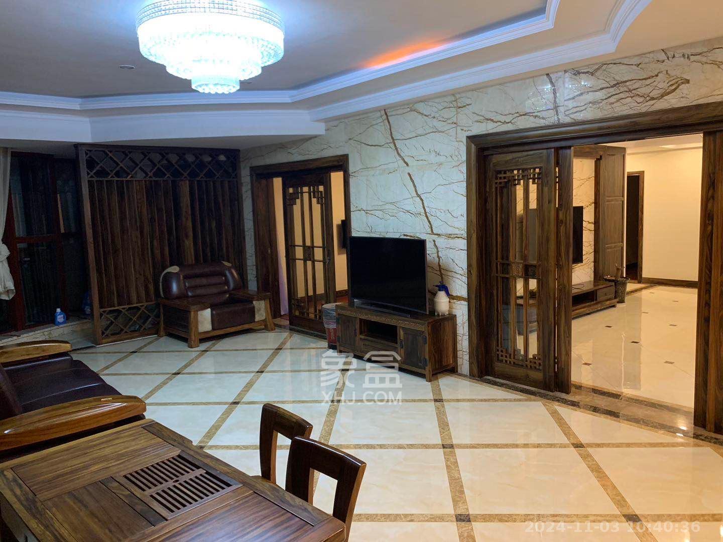 湘江世纪城湘江豪庭  4室2厅2卫    8500.0元/月