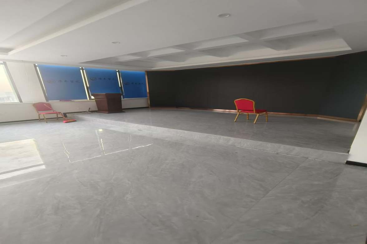 汇通国际  1室1厅1卫    28.8万 汇通国际  1室1厅1卫    28.8万客厅