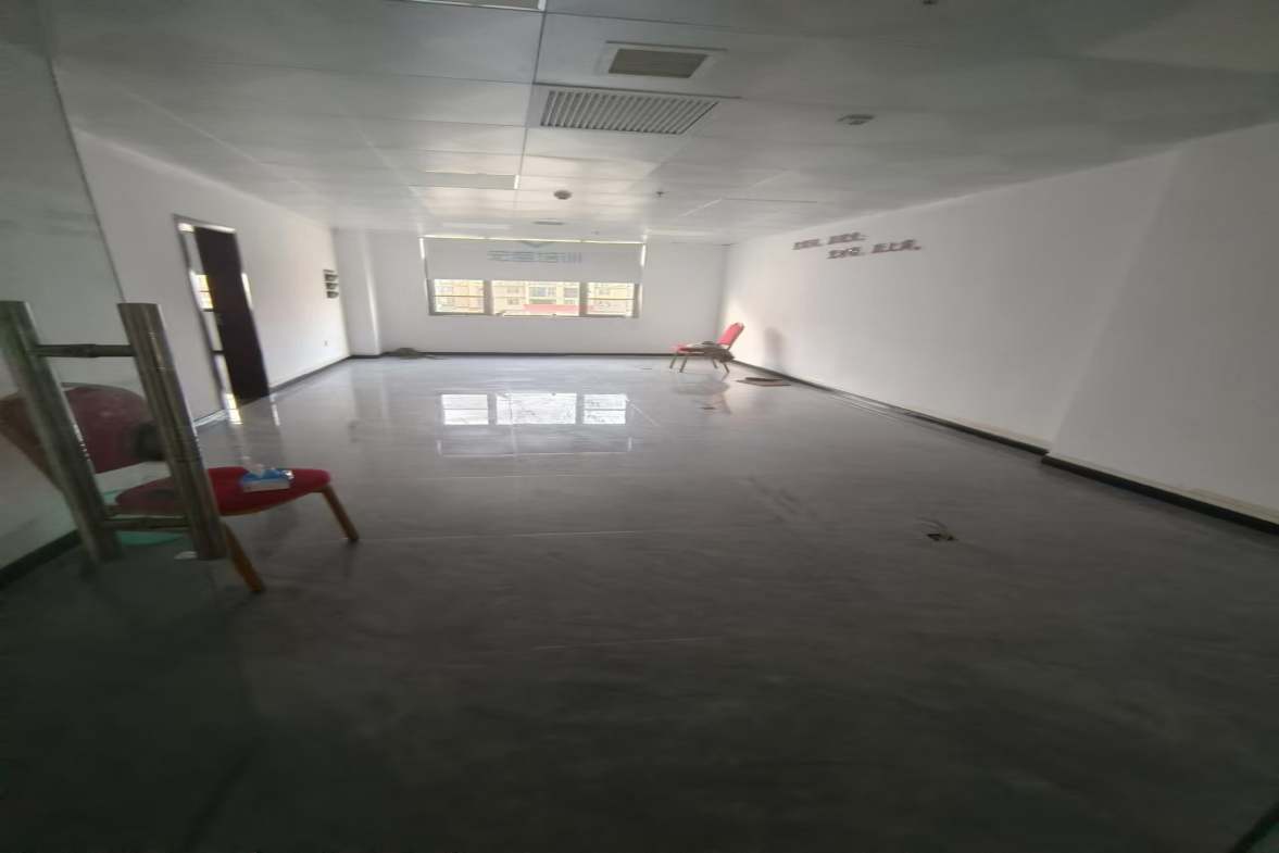 汇通国际  1室0厅0卫    28.8万 汇通国际  1室0厅0卫    28.8万客厅