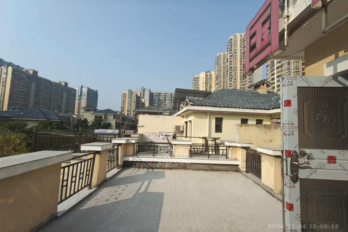勤诚达新界  7室3厅2卫   6800.00元/月室内图
