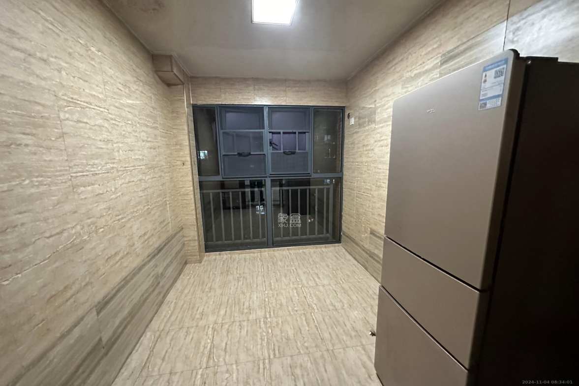 盛地尊域  3室2厅2卫   1900.00元/月室内图