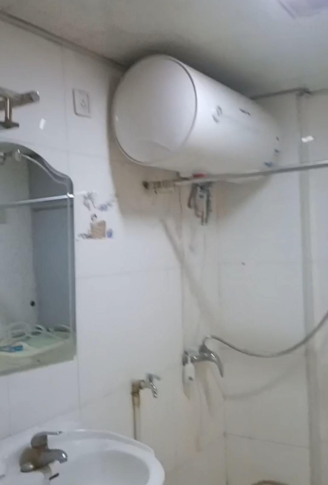 竹林公寓  1室1厅1卫    15.0万客厅