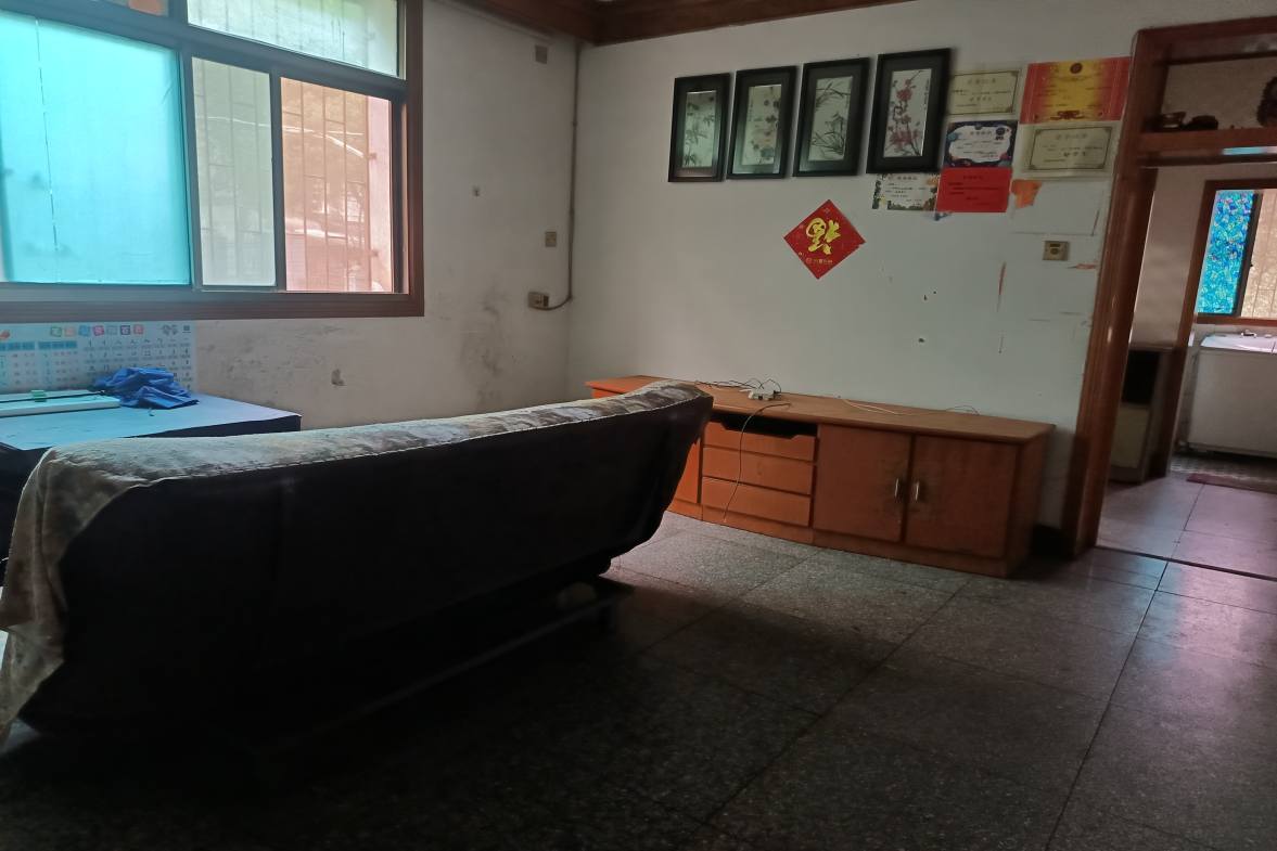 市农机局家属楼  3室1厅1卫    50.0万 市农机局家属楼  3室1厅1卫    50.0万其他