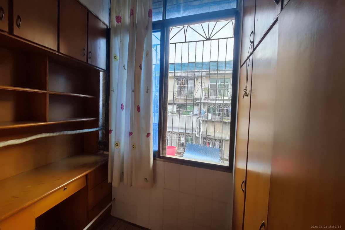 成达花园  3室2厅1卫   1400.00元/月室内图