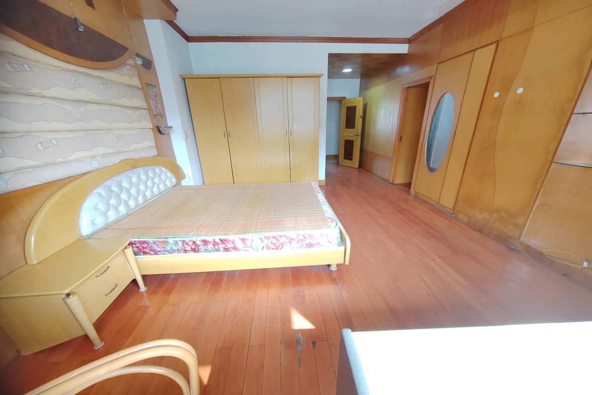 西湖公寓  5室2厅2卫   1800.00元/月室内图