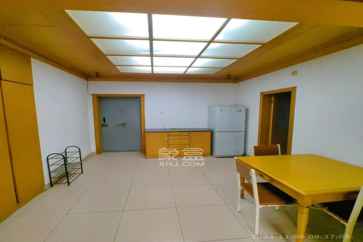 八一桥工商银行家属楼  3室2厅2卫   3400.00元/月室内图
