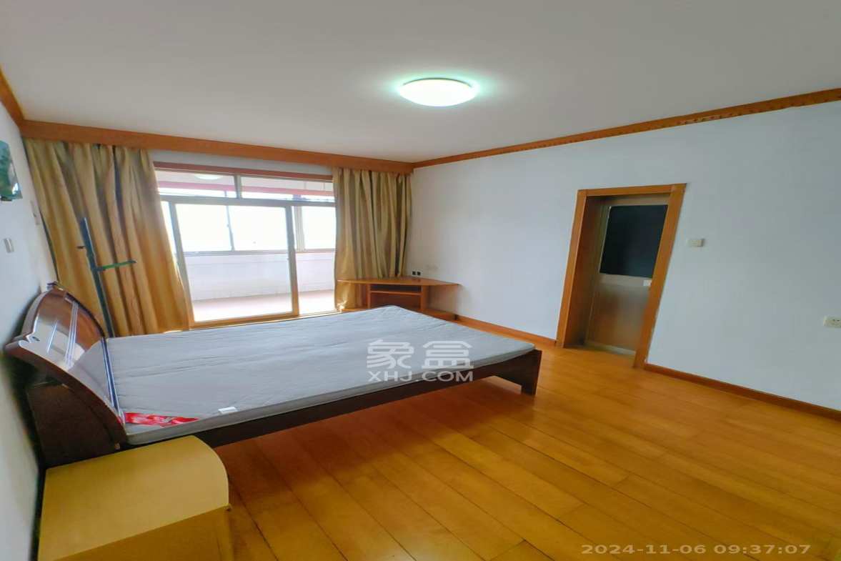八一桥工商银行家属楼  3室2厅2卫   3400.00元/月室内图