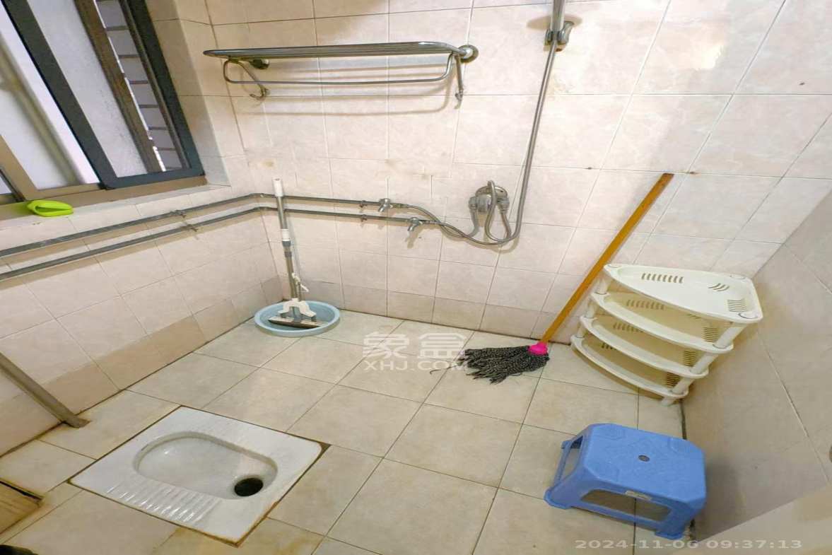 八一桥工商银行家属楼  3室2厅2卫   3400.00元/月室内图