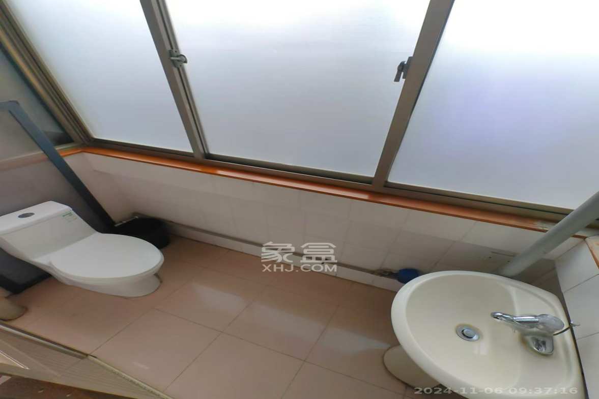八一桥工商银行家属楼  3室2厅2卫   3400.00元/月室内图